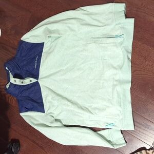 Vineyard vines light blue and dark blue button up collar